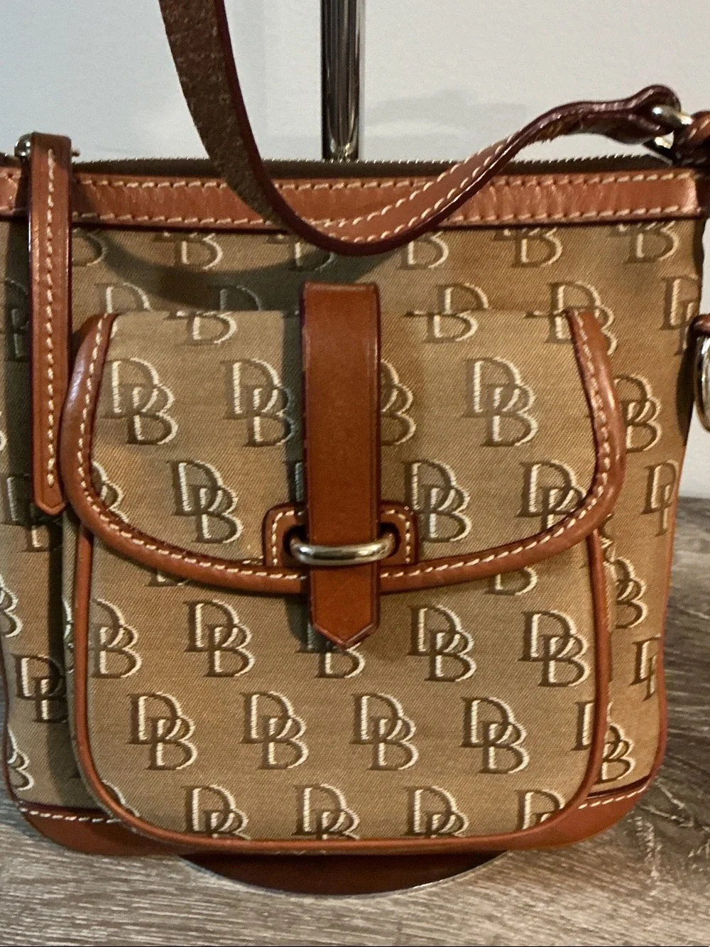 Dooney & Bourke Signature Letter Carrier Crossbody Bag Cocoa Body Tan Leather